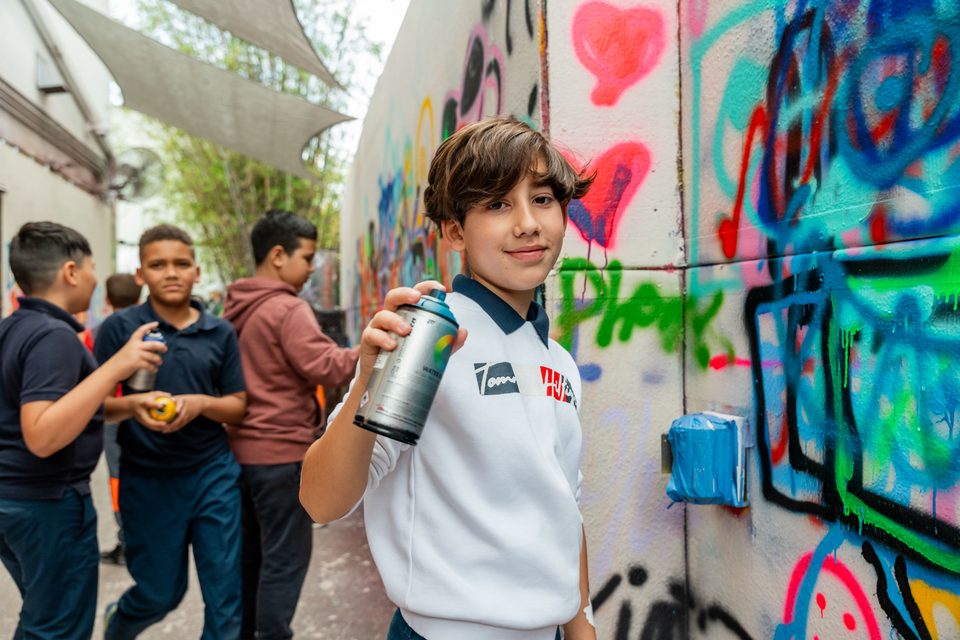 Student museum tour at Wynwood Walls — photo 3